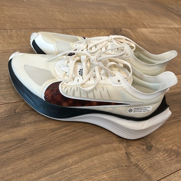 Nike Shoes - LIKE NEW NIKE zoom gravity running shoes size 7